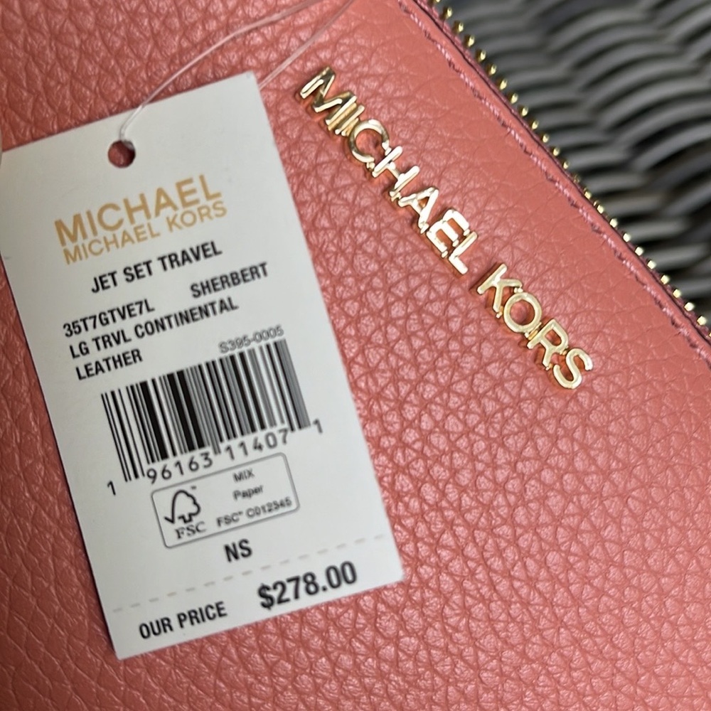 Michael Kors Jet Set Travel Large Travel CONTINENTAL 
Sherbert - Picture 9 of 16